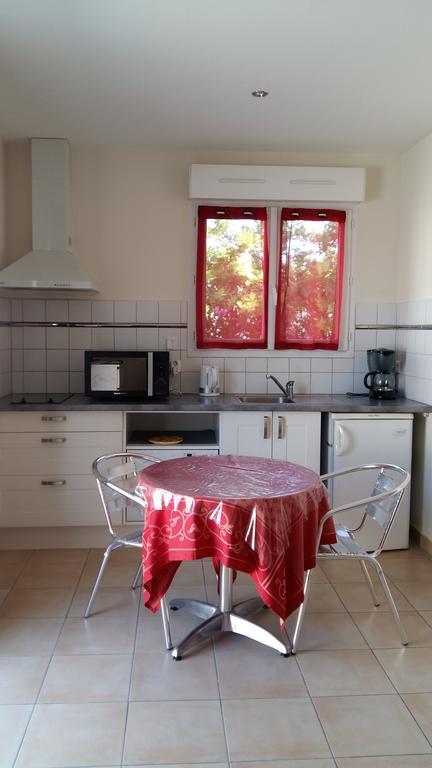 Au Bon Penequet Bed and Breakfast Pujaut Εξωτερικό φωτογραφία